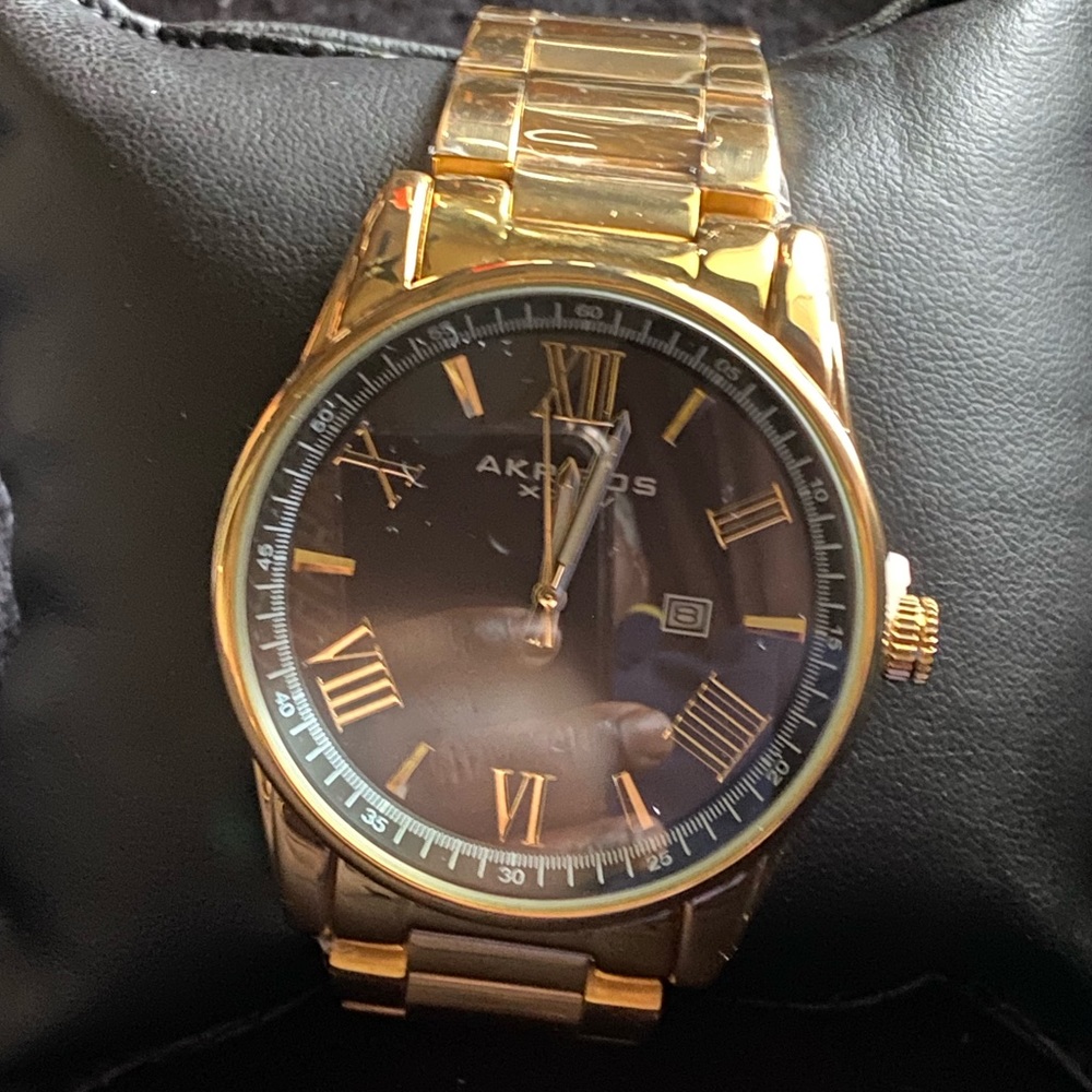 Men’s gold watch